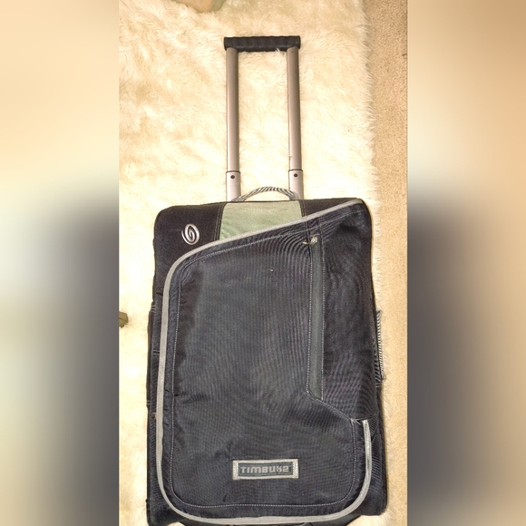 Excellent used condition timbuk2 medium CoPilot Ballistic Nylon Rolling Bag